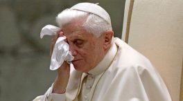 Benedicto XVI pide perdón a las víctimas de abusos y lamenta que le llamen «mentiroso» por su «despiste»