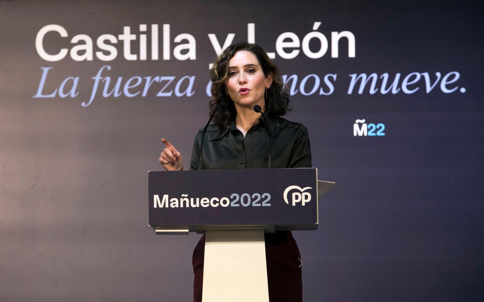 Mañueco pide auxilio a Ayuso ante la bajada del PP en las encuestas del 13-F
