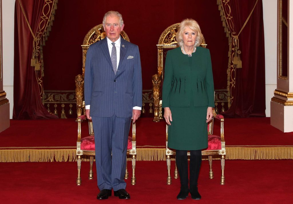 También hay quien apunta que a Harry no le habría gustado que su abuela haya anunciado que Camilla ejercerá de reina consorte cuando su padre suba al trono. Gtres