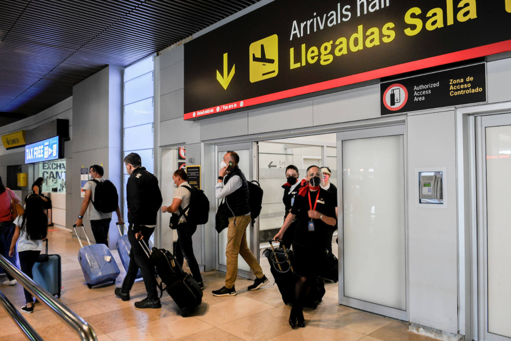 La Guardia Civil interviene en un altercado entre un exjugador de la NBA y empleados de Iberia en Barajas
