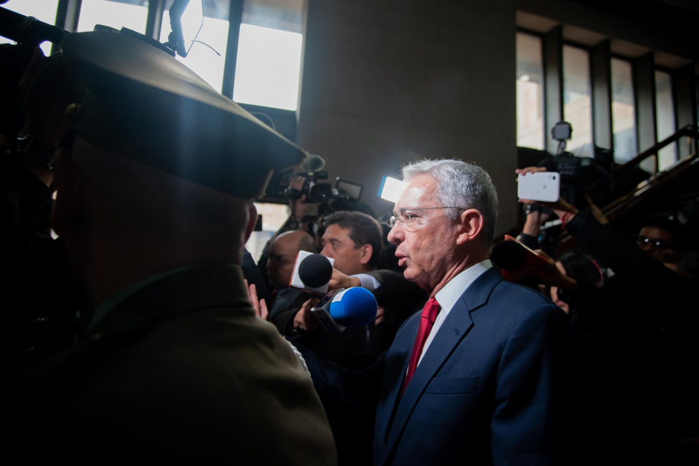 Investigan al presidente colombiano Iván Duque y los expresidentes Uribe y Santos por financiación irregular