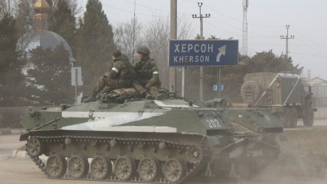 Rusia comienza su ataque a Ucrania y Zelenski responde llamando a las armas