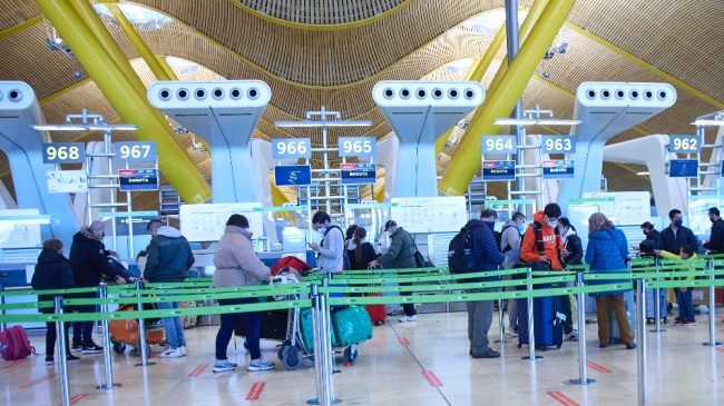 Aena y las aerolíneas vuelven a chocar: lío por las tarifas aeroportuarias y los costes por la covid-19