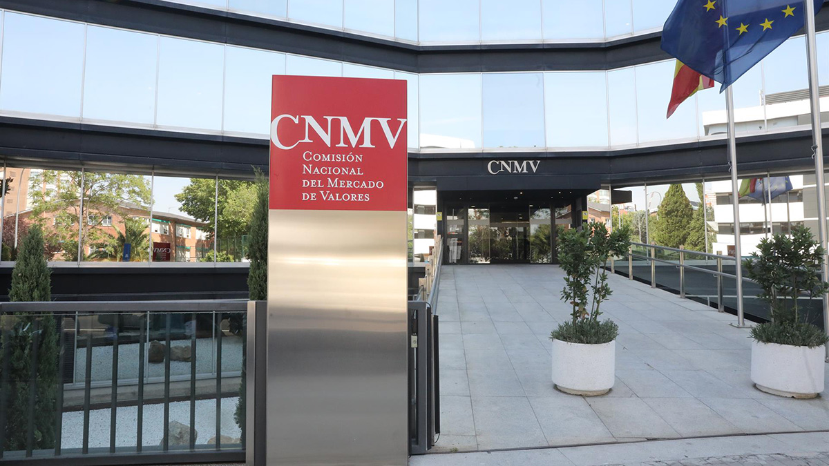 La CNMV alerta de 42 ‘chiringuitos financieros’ en el extranjero