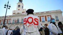 Francia busca médicos en España por 12.600 euros al mes, sin guardias y sin experiencia