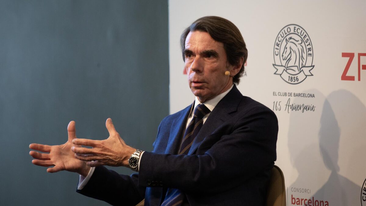 Aznar cuestiona la entrada de Vox en Castilla y León porque «se quiere cargar» las autonomías