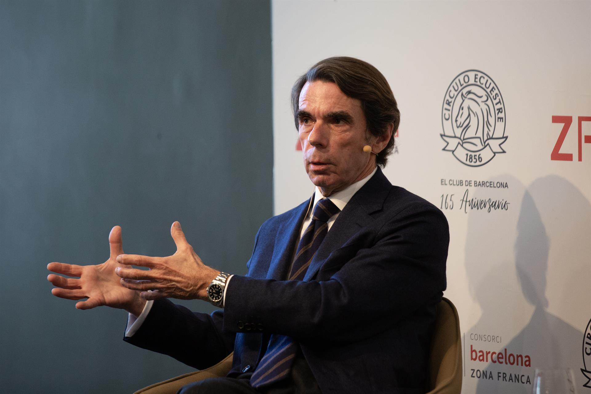 Aznar cuestiona la entrada de Vox en Castilla y León porque «se quiere cargar» las autonomías