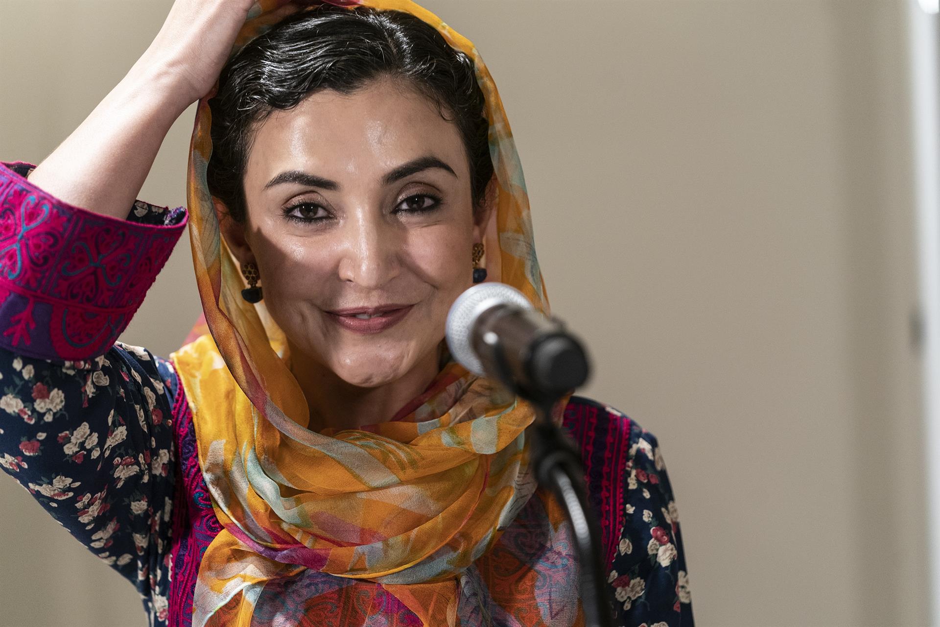 La embajadora de Afganistán en EEUU, en el limbo tras la conquista talibán, dimite