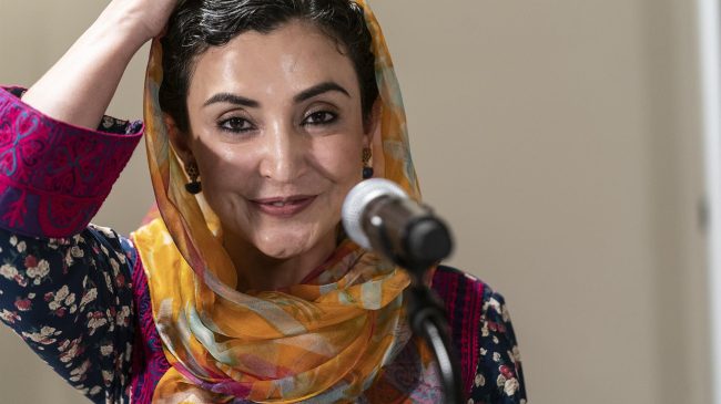 La embajadora de Afganistán en EEUU, en el limbo tras la conquista talibán, dimite