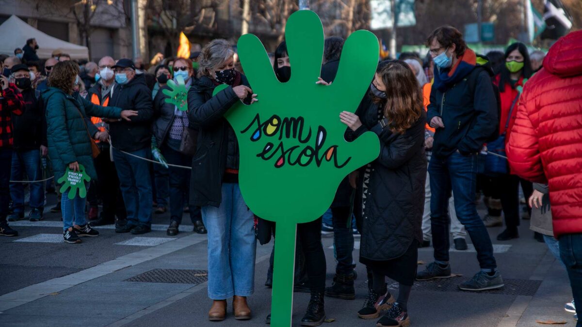 Exigen la retirada de un libro de segundo de primaria en Cataluña por «adoctrinamiento»