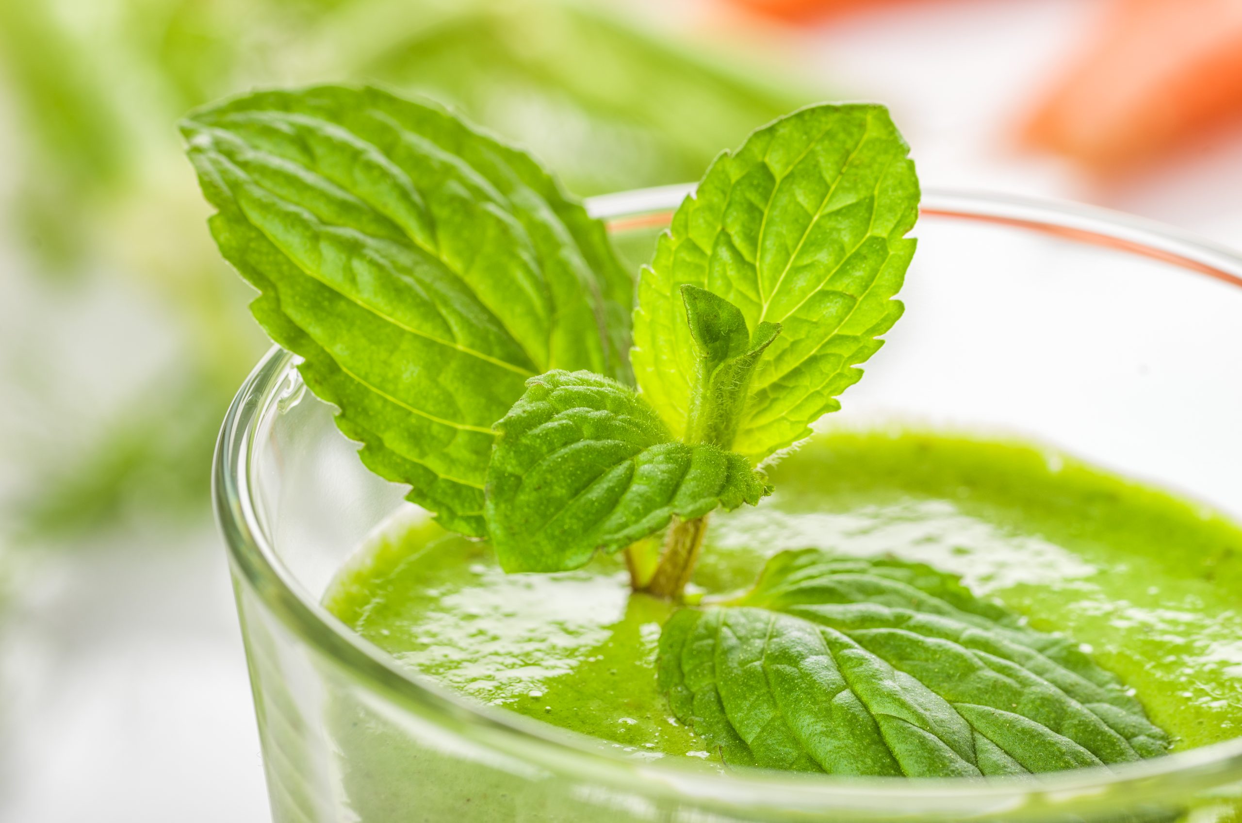 La receta del zumo verde del que todos hablan: ayuda a adelgazar la grasa del vientre