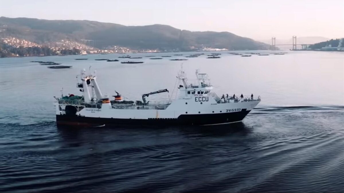 Los barcos con los supervivientes del naufragio y los cuerpos llegan al puerto de Saint John (Canadá)