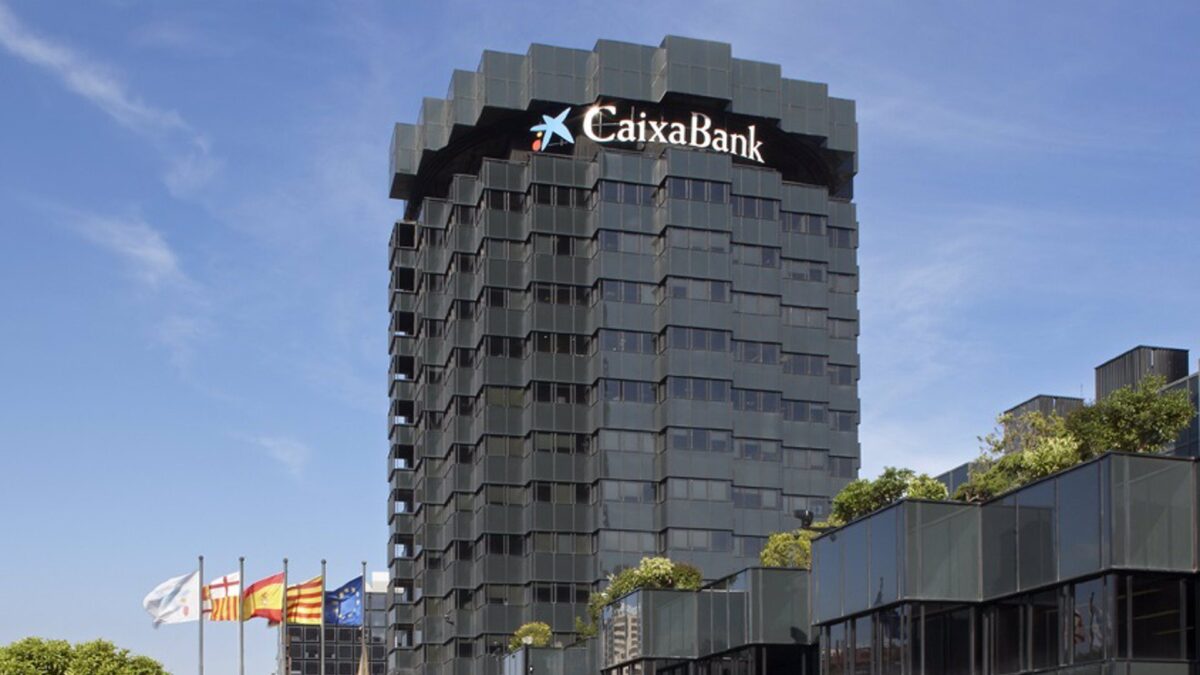 Caixabank protege su inversión en Telefónica ante el temor a un derrumbe de la acción