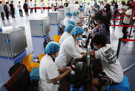China confina la ciudad de Baise ante el aumento de nuevos casos de coronavirus
