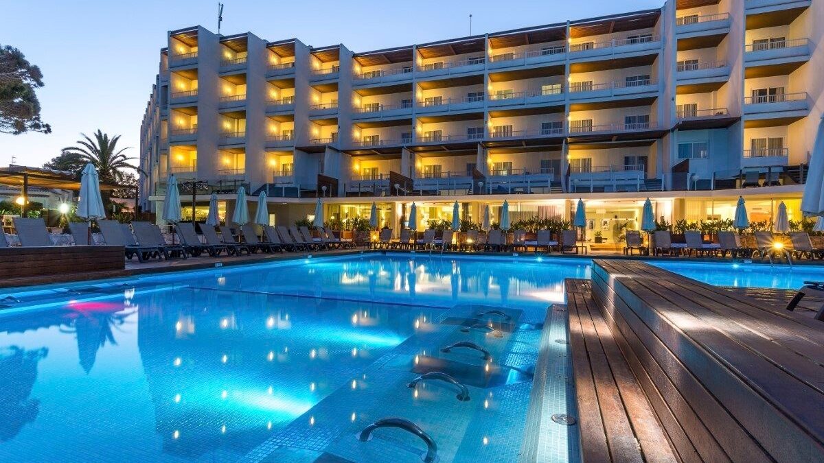 Stoneweg Hospitality y Bain Capital Credit adquieren el hotel Don Carlos en Ibiza