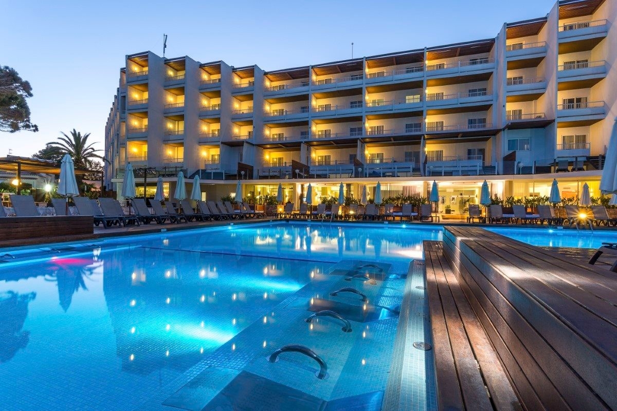 Stoneweg Hospitality y Bain Capital Credit adquieren el hotel Don Carlos en Ibiza