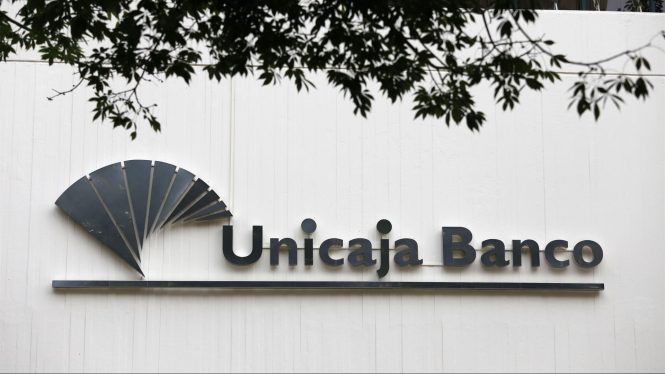 Unicaja Banco ganó 137 millones de euros en 2021, un 47% más en base normalizada