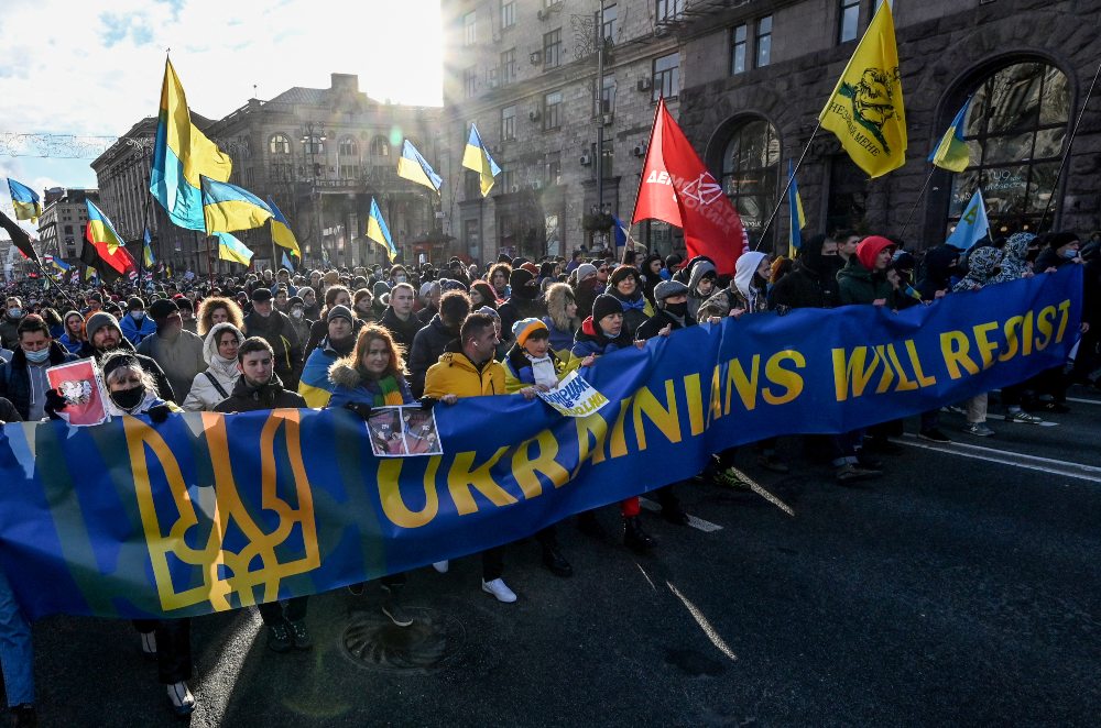 Miles de personas se manifiestan en Kiev contra una invasión rusa