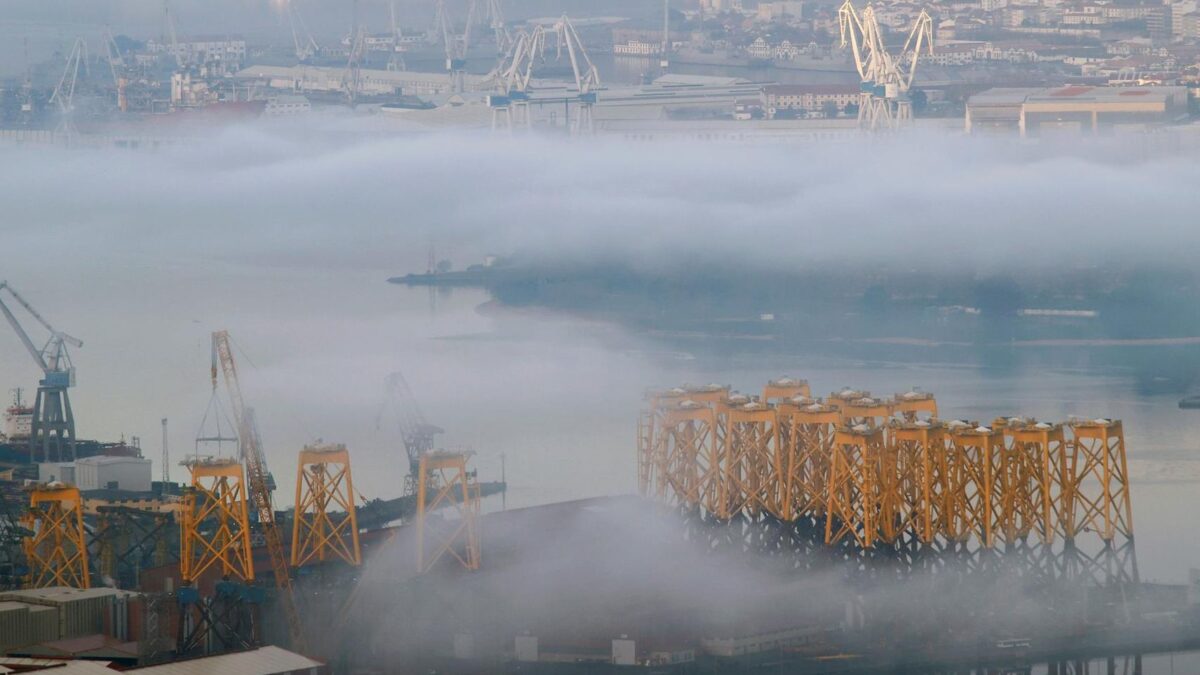 Alertas por fuertes vientos en las costas españolas y máximas en descenso