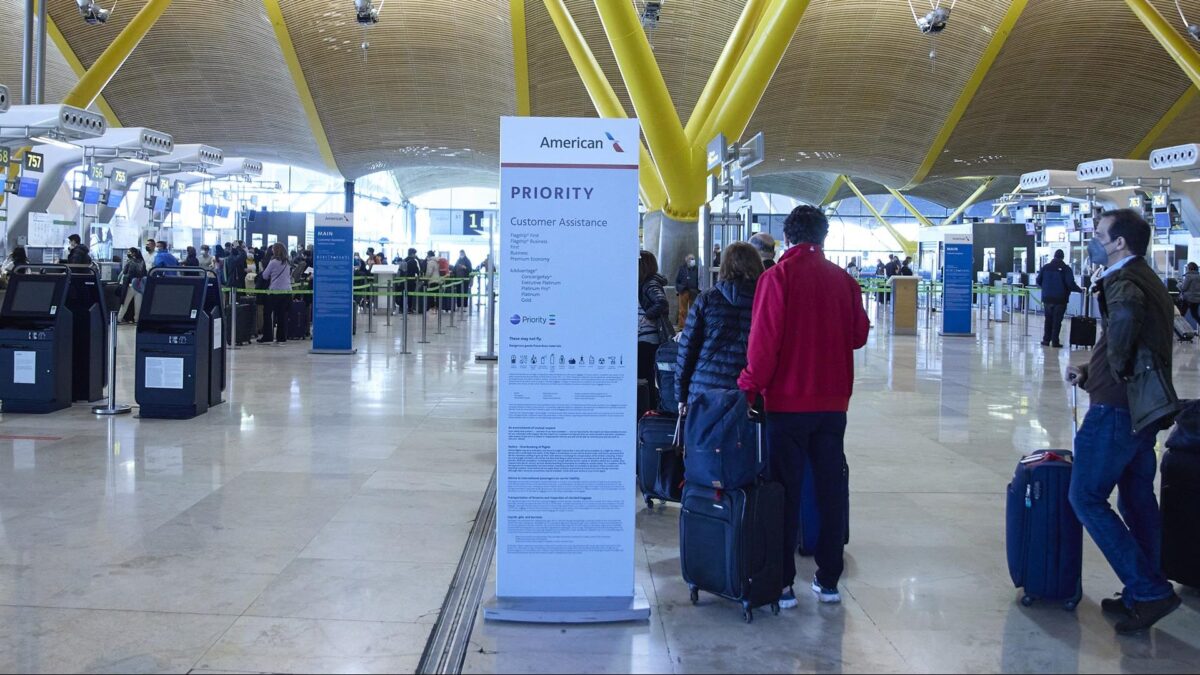 Los viajeros que entren a España con un antígenos deben hacérselo, desde hoy, 24 horas antes