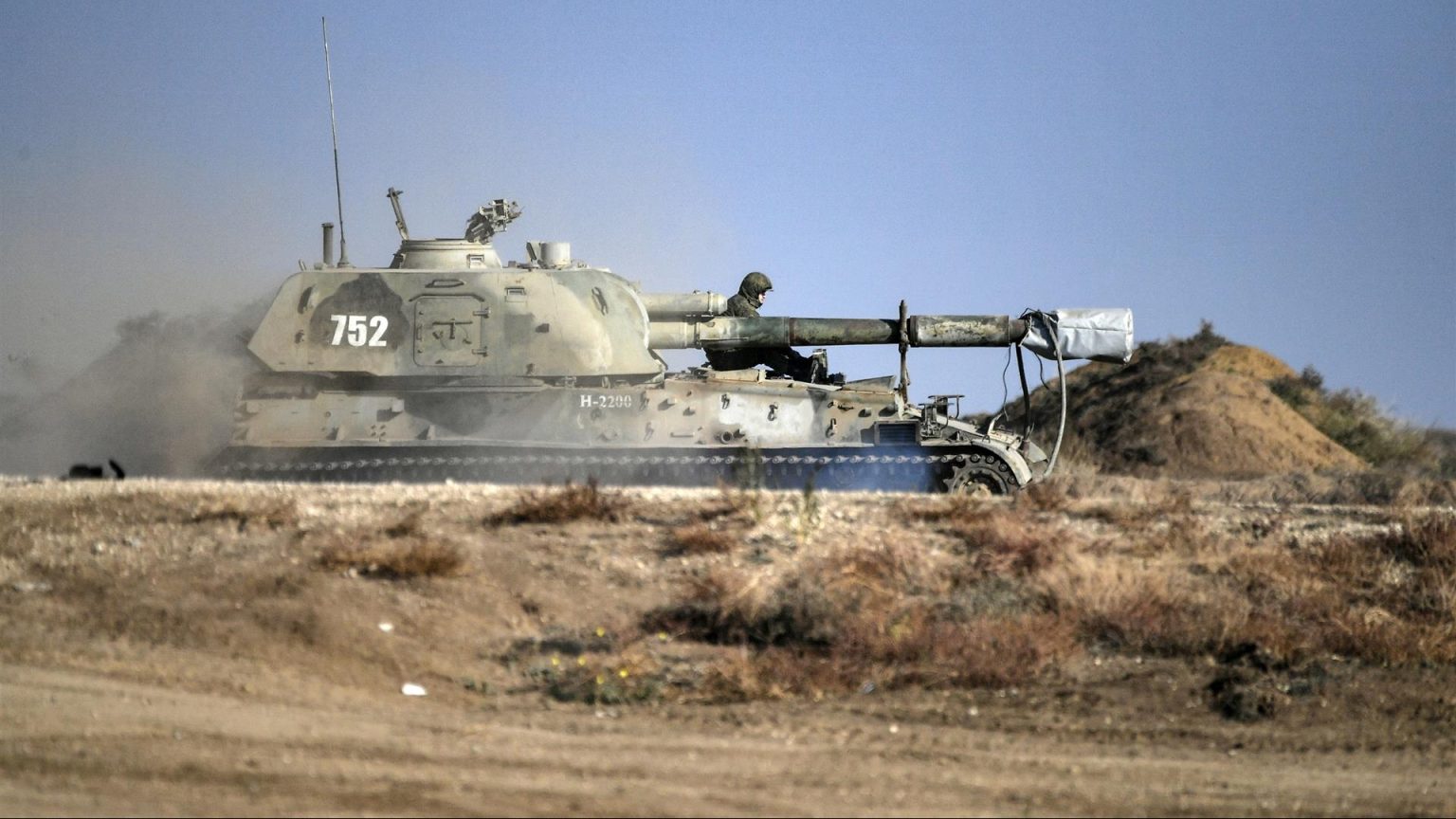 Rusia asegura que está retirando más unidades blindadas de una zona cercana a la frontera con Ucrania