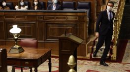 Pablo Casado abandona el pleno del Congreso de los Diputados