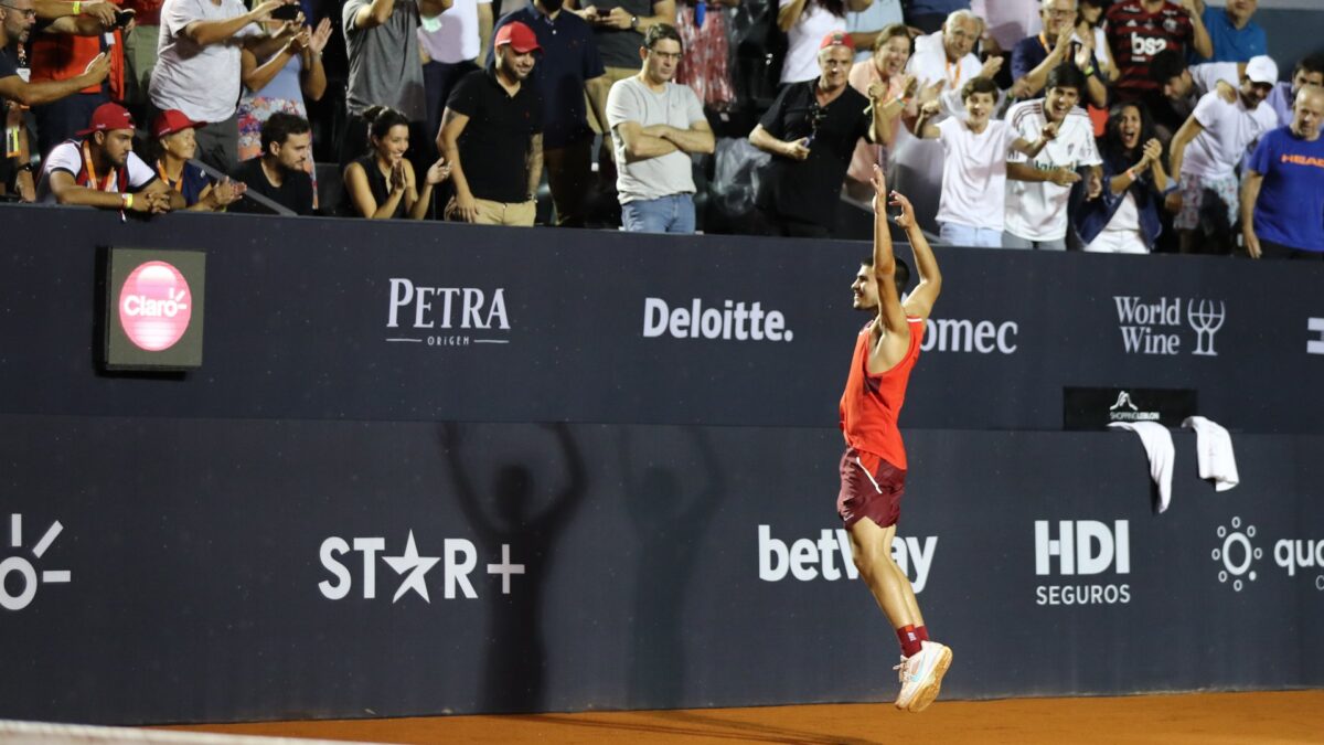 Carlos Alcaraz derriba al argentino Schwartzman y conquista el Río Open