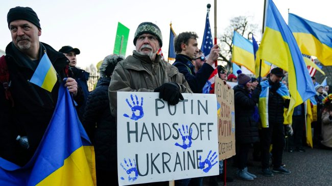 Ucrania exige a la Unión Europea sanciones a Rusia ante la escalada militar