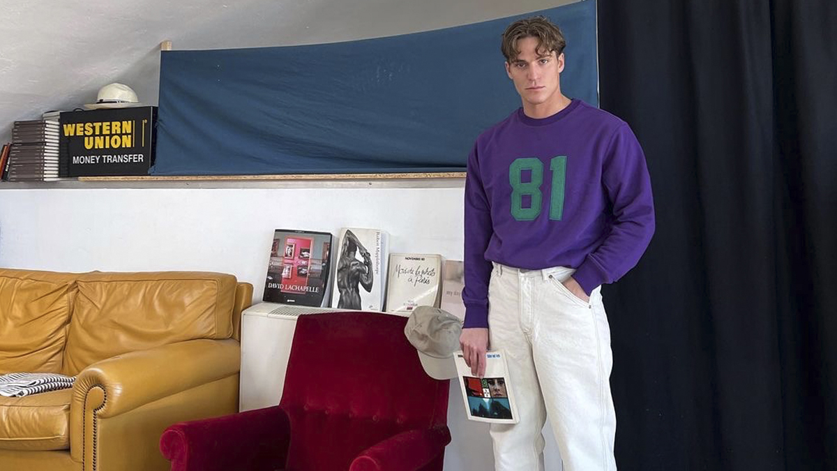 El influencer Andrea Faccio con sudadera decorada con números