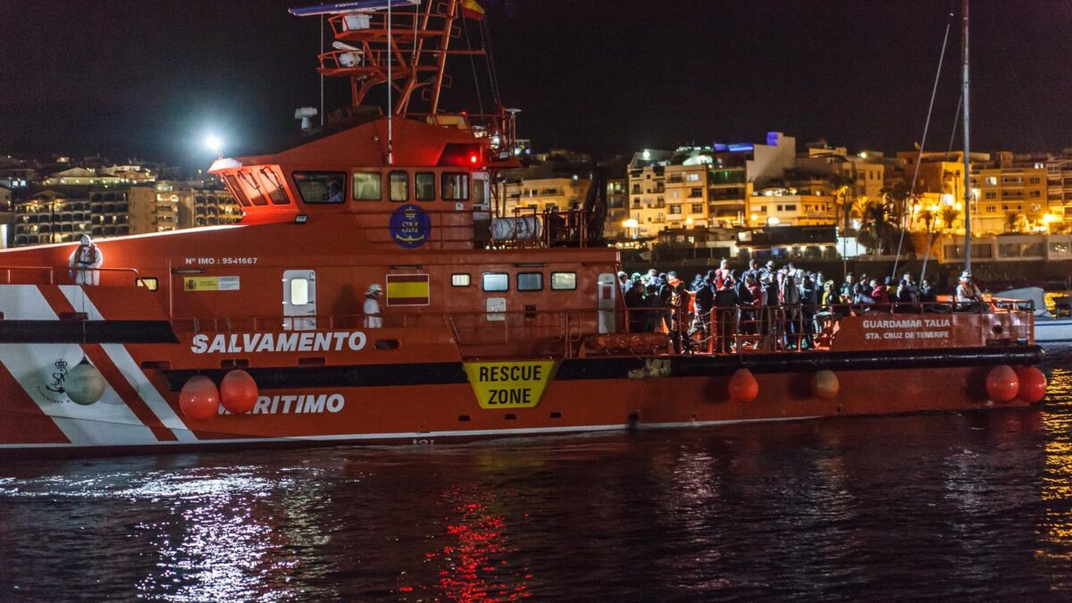 Salvamento Marítimo rescata a 222 personas de una patera al sur de Gran Canaria