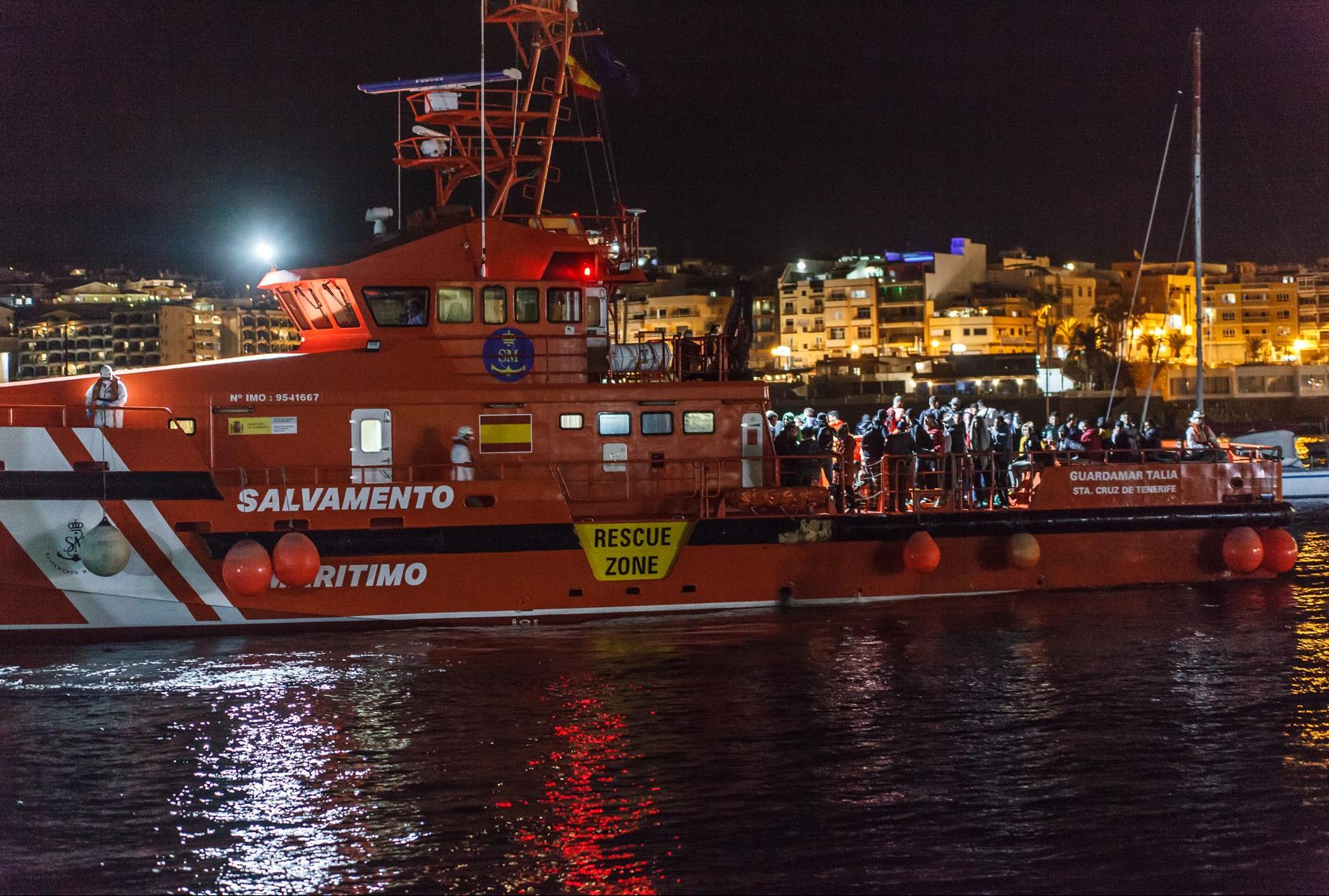 Salvamento Marítimo rescata a 222 personas de una patera al sur de Gran Canaria