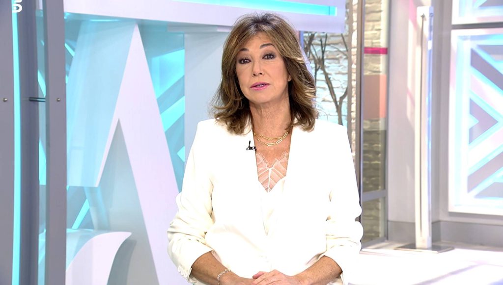 El 2 de noviembre, la presentadora anunció en directo que se le había detectado un cáncer de mama. Mediaset