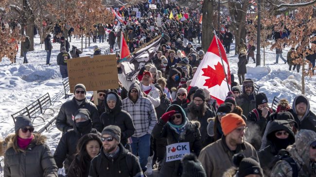 Las protestas contra la vacunación obligatoria obligan a declarar el estado de emergencia en Ottawa (Canadá)