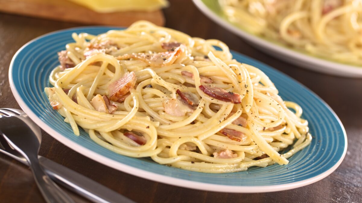 Pasta a la carbonara original: receta, ingredientes y origen de este plato italiano