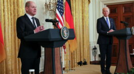 Biden y Scholz hablan de la necesidad de reforzar el flanco este de la OTAN si Rusia invade Ucrania