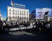 Una manifestación en la Puerta del Sol reclama luz para los vecinos de Cañada Real