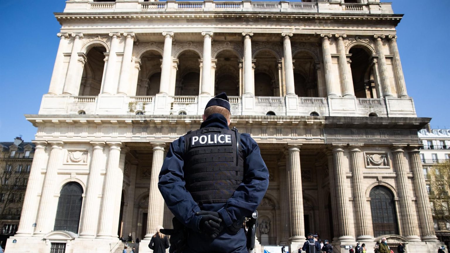 La Policía francesa abate a un hombre armado con un cuchillo en la principal estación de París