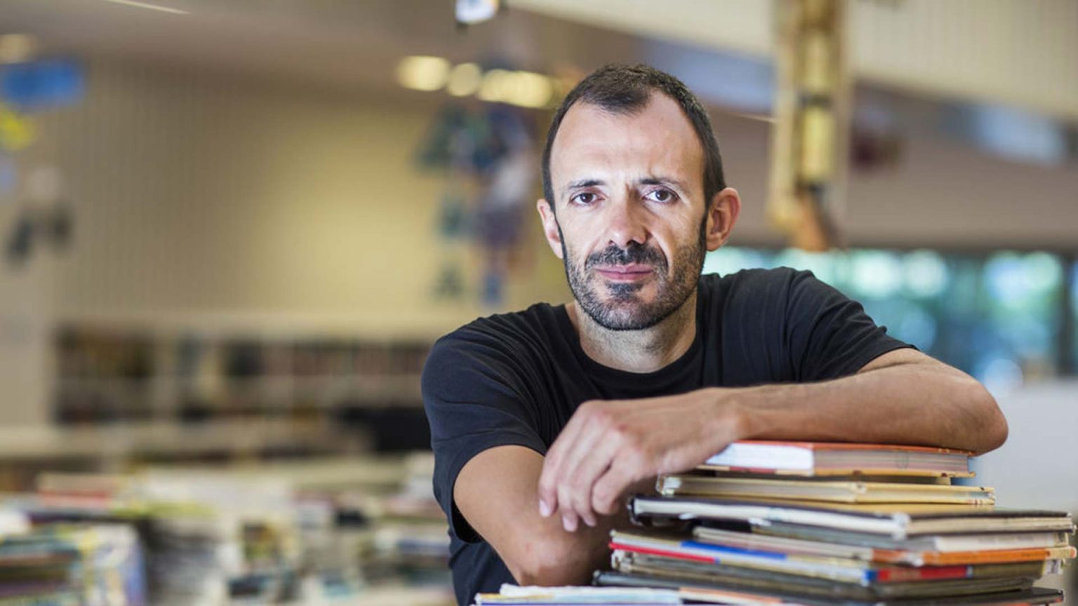 Isaac Rosa gana el Premio Biblioteca Breve 2022 con la novela ‘Lugar seguro’