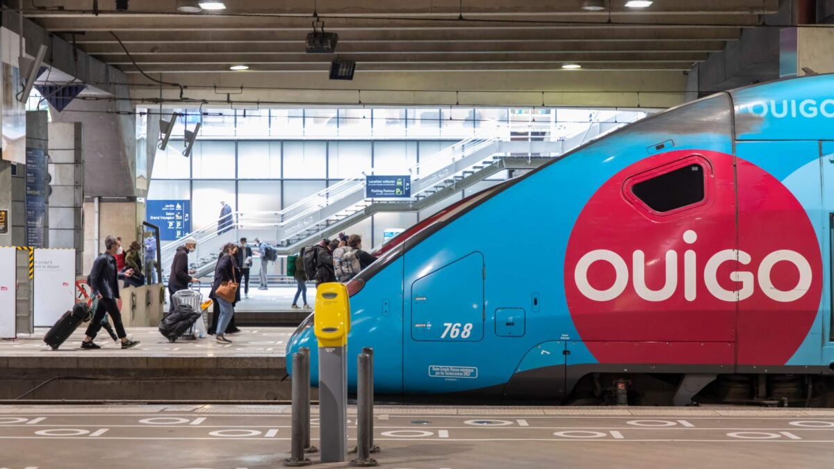 Ouigo se adelanta a San Valentín y organizará citas rápidas a bordo de sus trenes