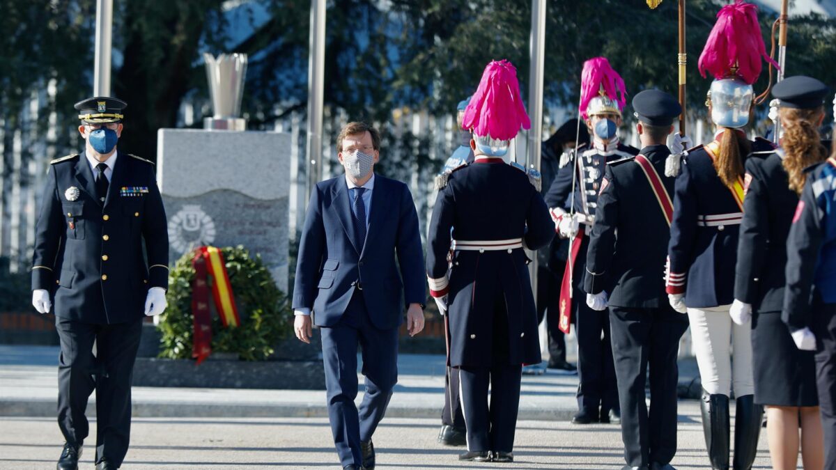 La Policía  abre una investigación sobre varios agentes con uniforme de gala en el funeral de la madre de un comisario