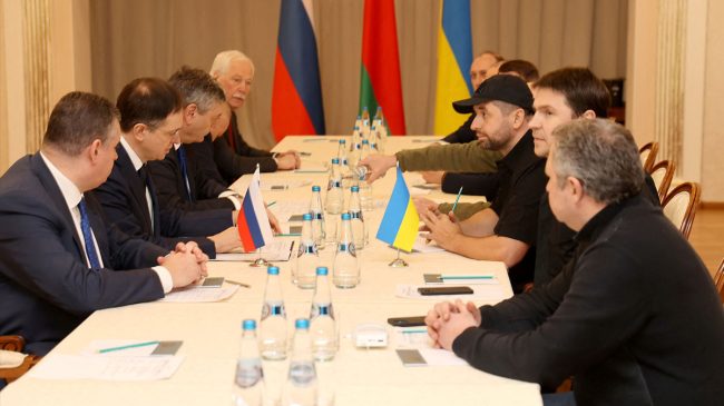 Ucrania anuncia «ciertos avances» tras su reunión con Rusia y seguirán negociando