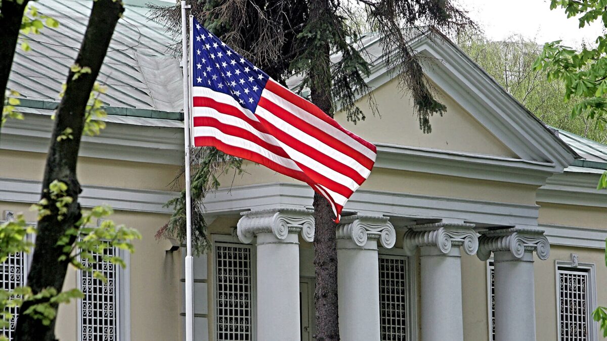 EE.UU. ordena a los familiares de su personal diplomático que abandonen Bielorrusia