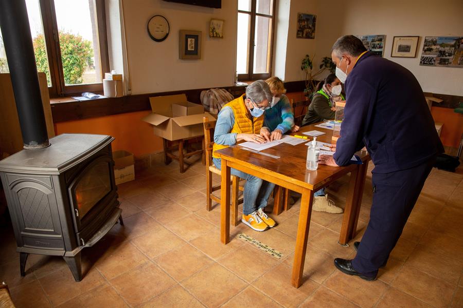 La participación en las elecciones de Castilla y León a las 11:30 horas es del 11,31%