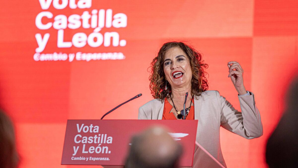 Montero tacha de «inoportuna» la propuesta de reforma fiscal de Podemos