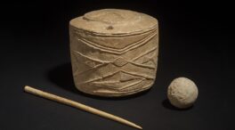 Exhiben la pieza de arte prehistórico británico "más importante" en un siglo