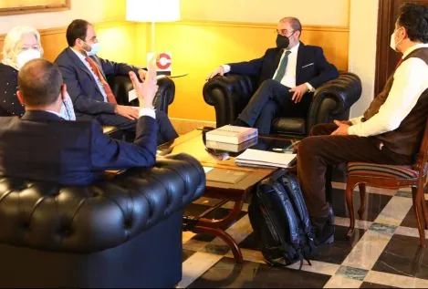 Lambán se reúne con Societat Civil Catalana por los JJOO tras plantar a Pere Aragonès