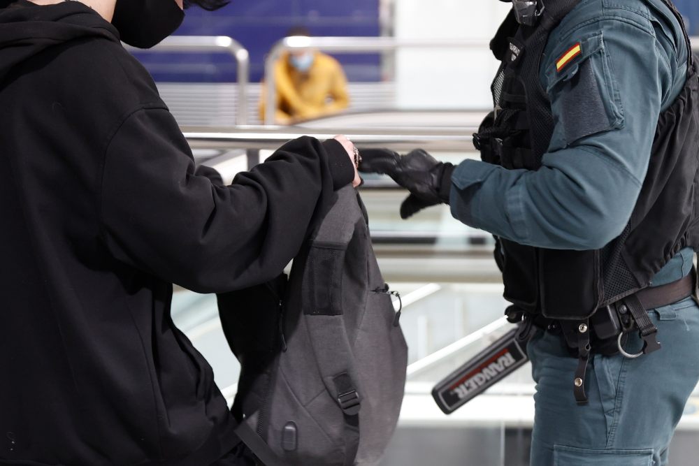 Decenas de armas blancas incautadas en el primer fin de semana de control de las bandas criminales