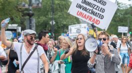 Quebec retira su idea de un impuesto a los no vacunados para "mantener la paz social"