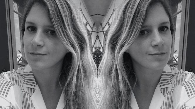 Así es Clara Roquet, la debutante que compite con Almodóvar en los premios Goya