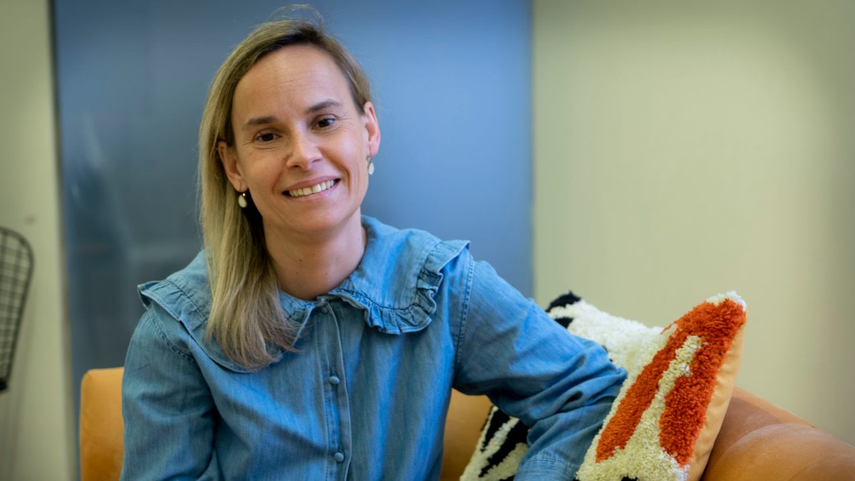 Cristina Oñoro: «El silencio acompaña a las mujeres, es una relación ancestral»